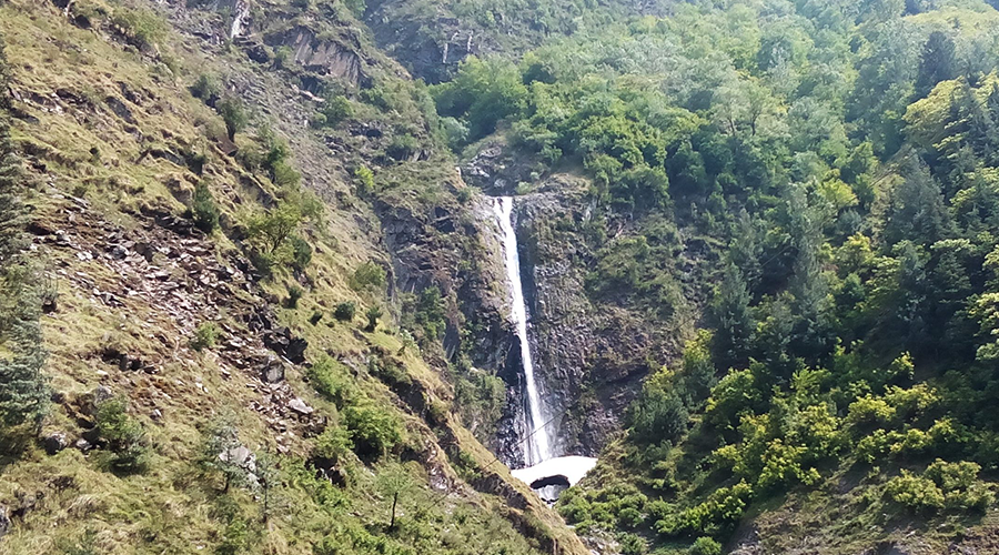 Hadsar Waterfall, Himachal Pradesh